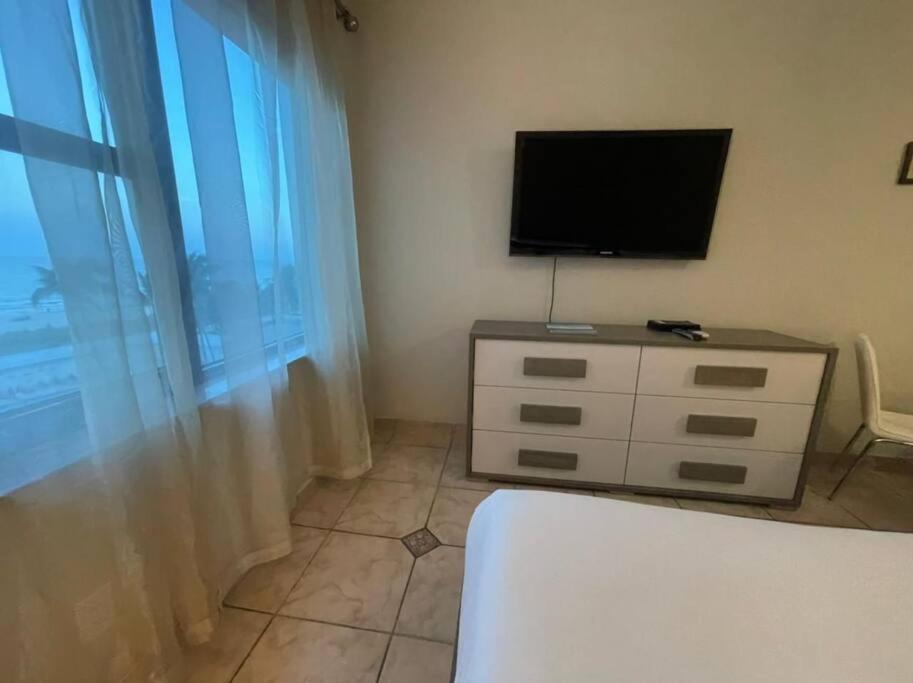Chic Ocean Front Studio! Apartment Miami Beach Exterior photo