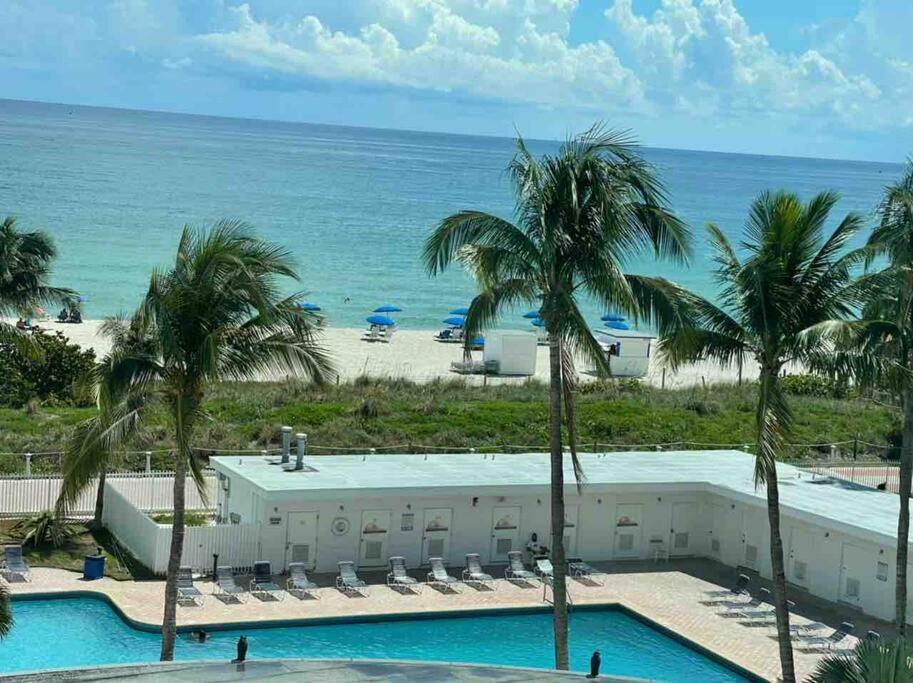 Chic Ocean Front Studio! Apartment Miami Beach Exterior photo