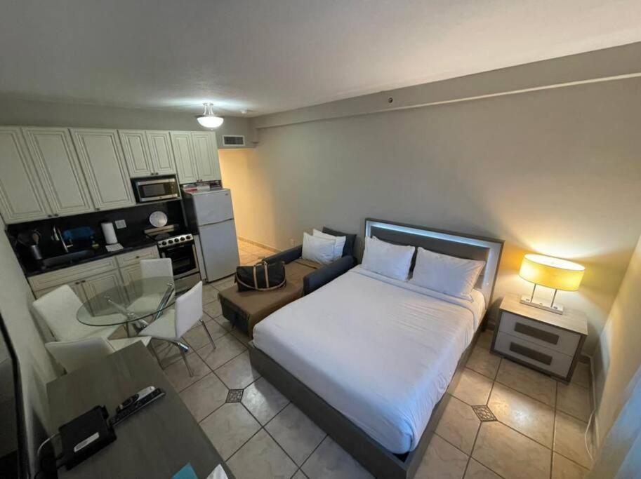Chic Ocean Front Studio! Apartment Miami Beach Exterior photo