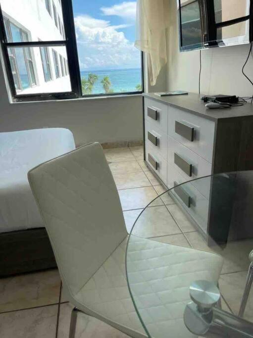 Chic Ocean Front Studio! Apartment Miami Beach Exterior photo